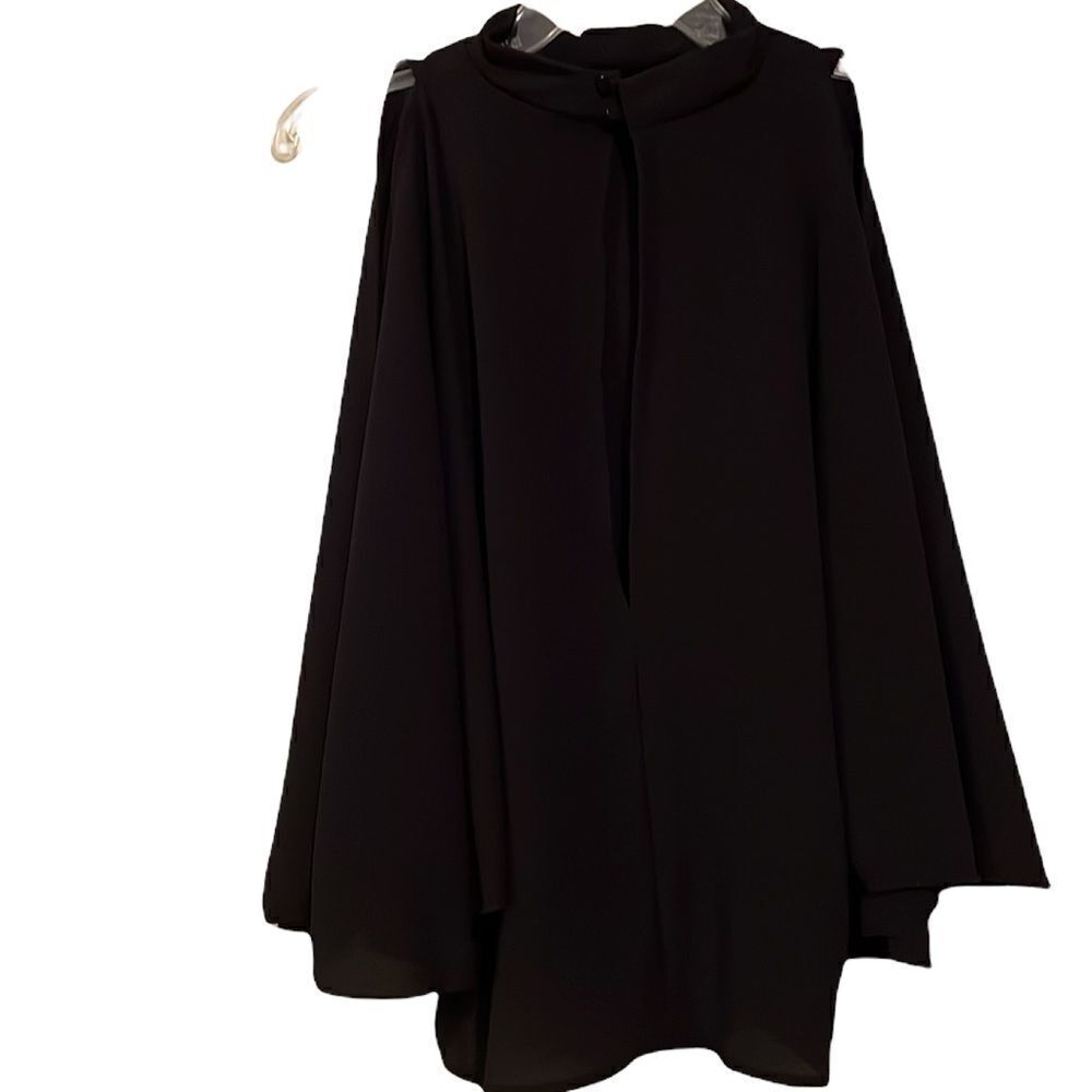 LOVE In | Shoulders-out swing blouse in black